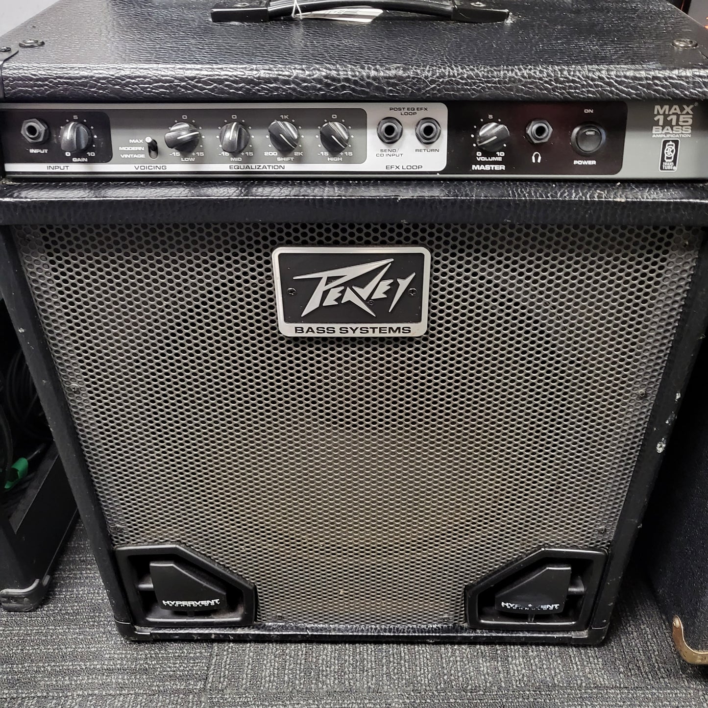 Peavey Max 115 Bass Combo Amplifier Used