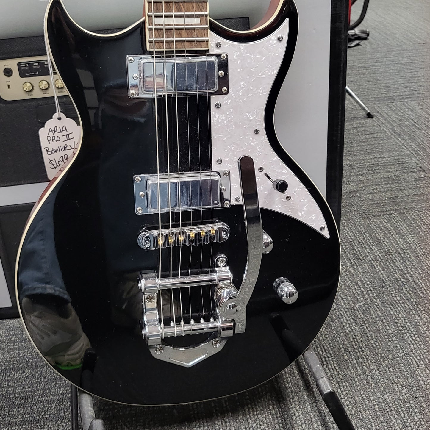 Aria Pro II 212-MK2 - Bowery-Chambered Doublecut with Bigsby, Black