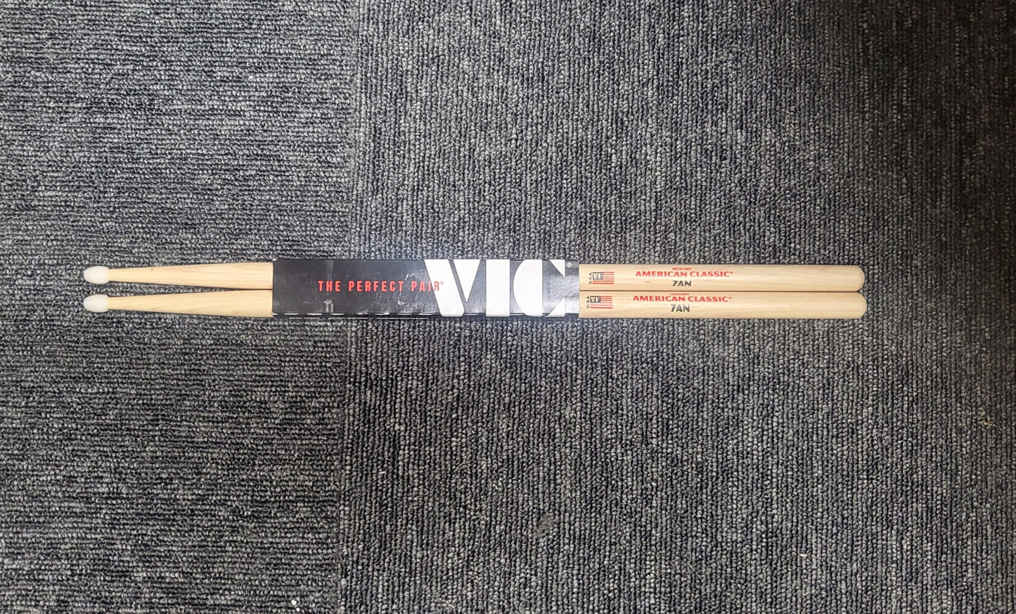 Vic Firth Hickory American Classic 7AN Nylon Tip Drum Sticks