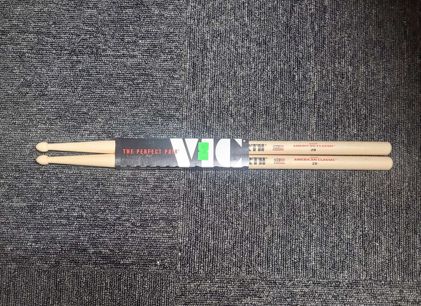 Vic Firth Hickory American Classic 2B Wood Tip Drumsticks