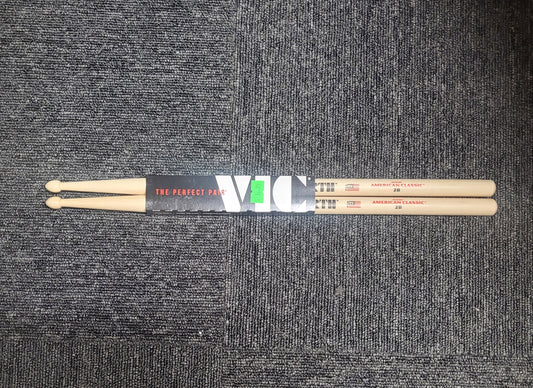 Vic Firth Hickory American Classic 2B Wood Tip Drumsticks